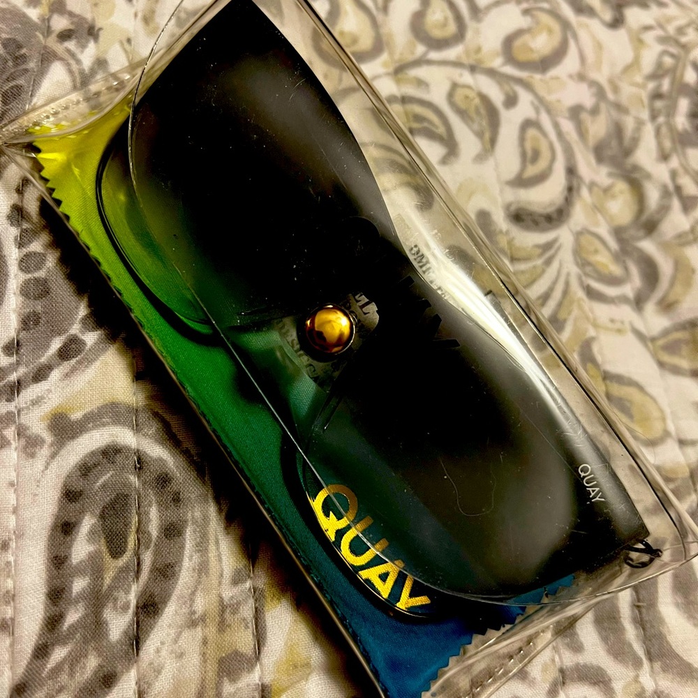 Quay sunglasses 🕶 brand new with tag